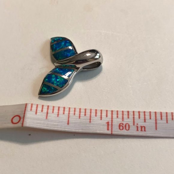 Women's sterling silver 'whale tail" pendant. - Picture 4 of 6